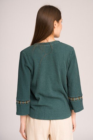 Bluza verde cu platca brodata si catifea