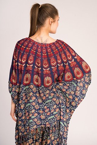 Poncho bleumarin coada de paun cu ciucuri