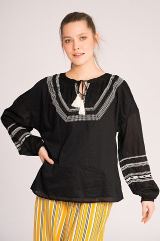 Bluza negra tip ie cu broderie alba