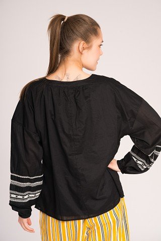 Bluza negra tip ie cu broderie alba