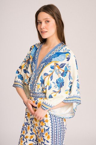 Body kimono cu decolteu amplu si imprimeu albastru