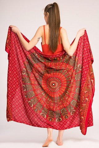 Sarong rosu cu mandala geometrica