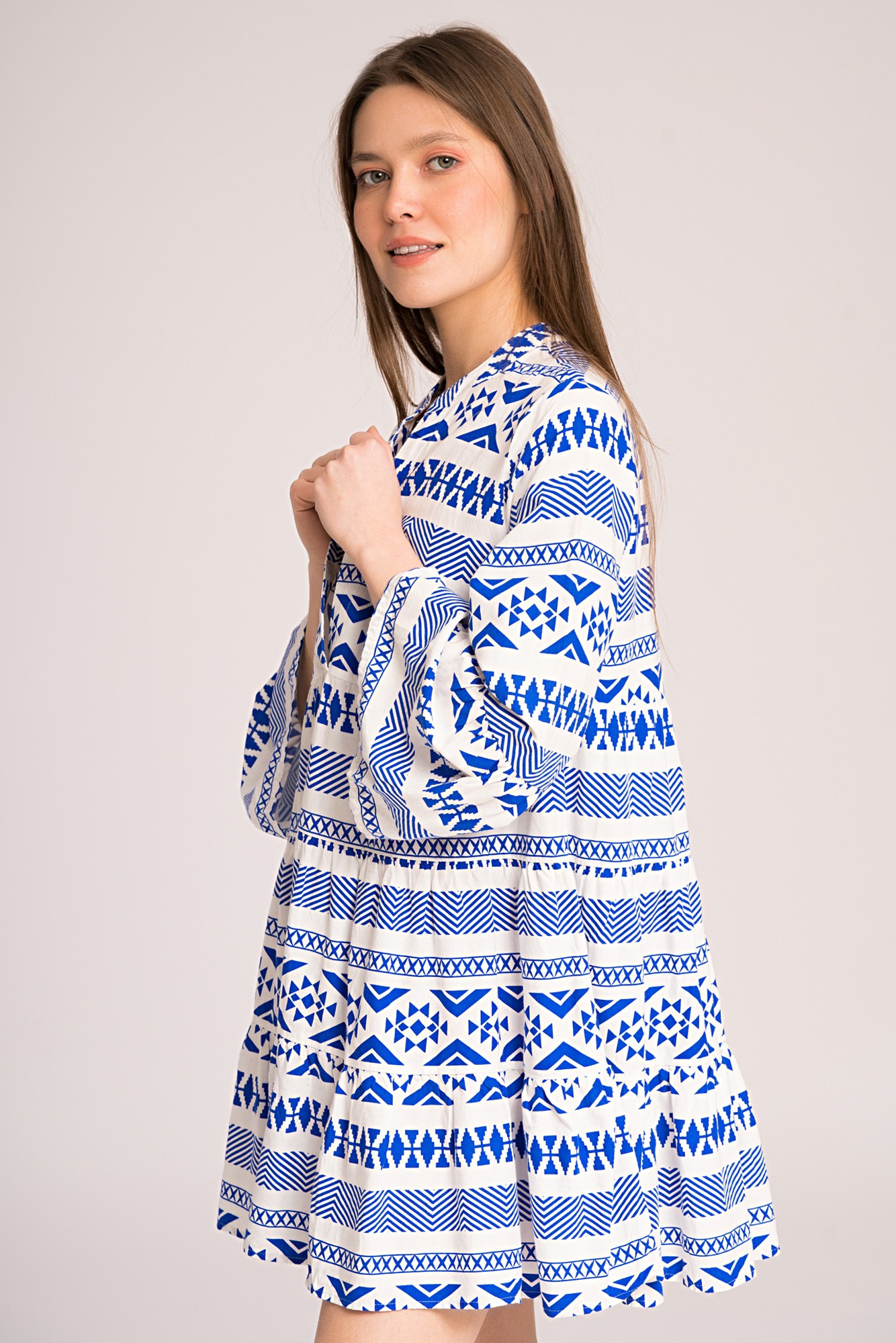 Tunica tip rochie alba cu imprimeu geometric albastru