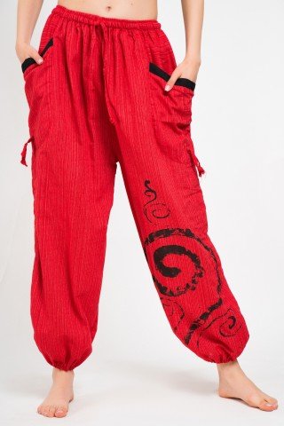 Pantaloni rosii largi cu print negru si siret lateral