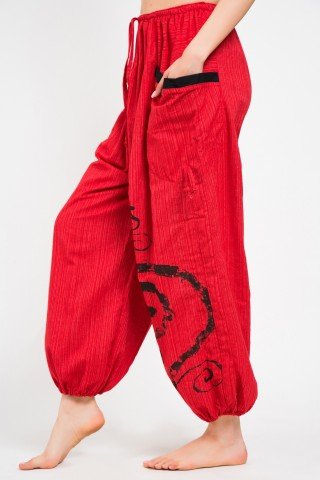 Pantaloni rosii largi cu print negru si siret lateral
