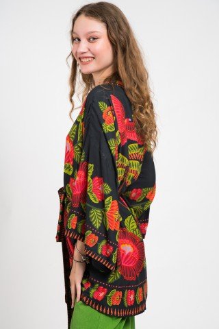 Kimono negru cu imprimeu floral rosu