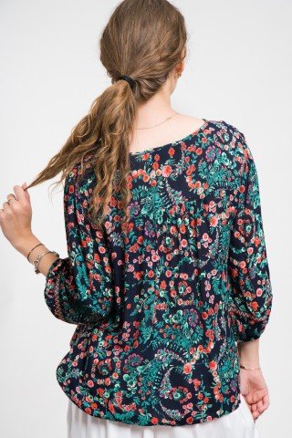 Bluza bleumarin cu imprimeu floral si aplicatie