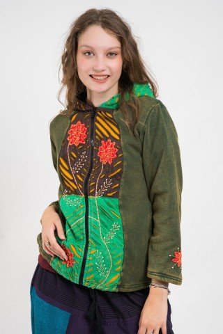 Jacheta verde cu aplicatii si gluga