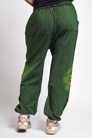 Pantaloni unisex prespalati verzi cu aplicatii