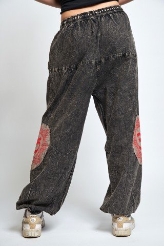 Pantaloni unisex negri prespalati cu aplicatii