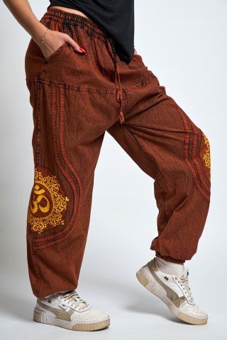 Pantaloni unisex caramizi prespalati cu aplicatii