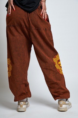 Pantaloni unisex caramizi prespalati cu aplicatii