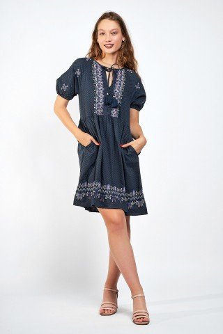 Rochie bleumarin scurta cu broderie si buzanare