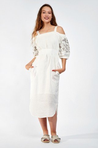 Rochie alba din in cu broderie pe maneci