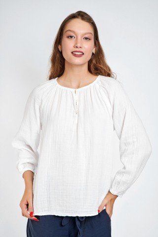 Bluza alba panza topita cu nasturei