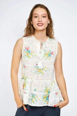 Bluza alba cu buchetele de flori colorare
