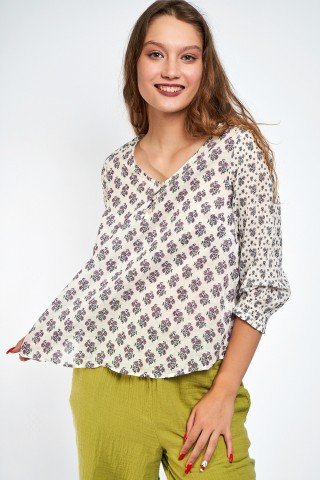 Bluza alba cu floricele mici roz