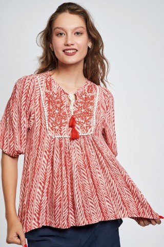 Bluza alba cu imprimeu caramiziu si broderie Sara