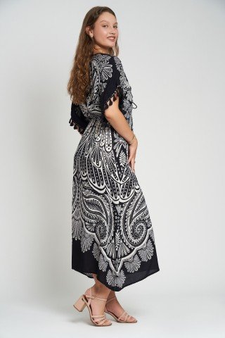 Rochie cu maneci kimono cu ciucuri si imprimeu