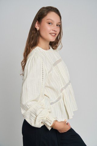 Bluza beige still ie cu accente brodate delicate
