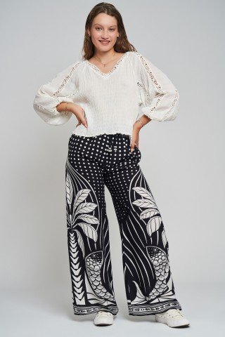 Bluza alba din panza topita cu insertii brodate florale