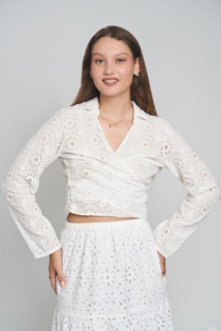 Bluza alba parte peste parte din broderie sparta