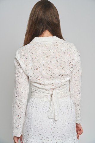 Bluza alba parte peste parte din broderie sparta