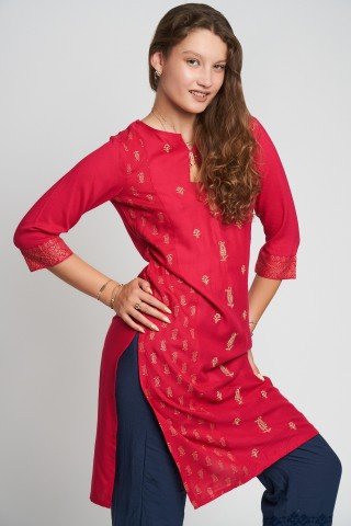 Tunica rosie cu broderie aurie si ciucure