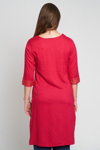 Tunica rosie cu broderie aurie si ciucure
