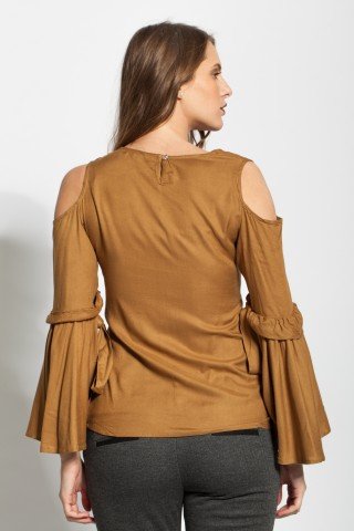 Bluza casual cu maneci evazate si decupaje umeri