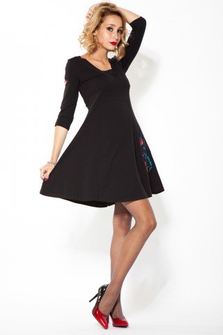 Rochie neagra cu broderie florala